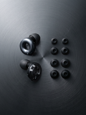 Overhead view of Silensea earplugs in Midnight Black with spare ear tips in three sizes