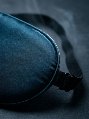 Close-up of the padded edge and adjustable strap buckle on the Midnight Navy sleep mask